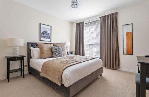 Central 2BR Park Royal Apartment with Balcony and Parking - Photo 2