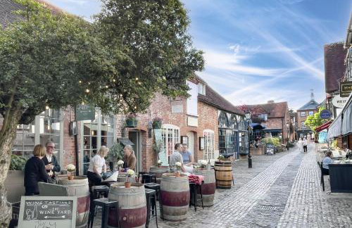 Bright 1 bedroom apartments near Farnham Castle - Photo 14