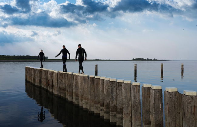 Modern Retreat With Private Sauna - Photo 40