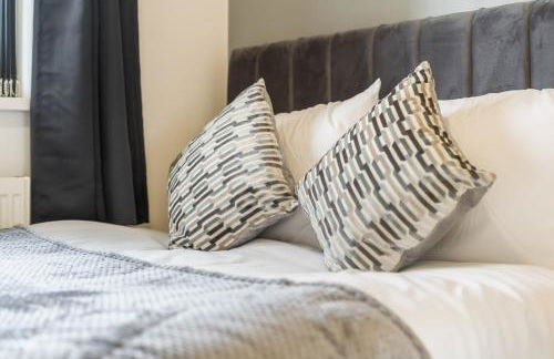 Centrally Located 4BR House By Hyped Properties Short Term Rental Agency With Free Parking Wolverhampton - Foto 16