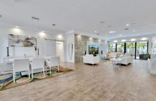 Lynoras Luxe Estate 3 bedroom 3 bath with Modern Design and Heated Pool - Foto 125