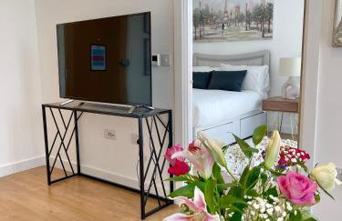 Urban Gateway Spacious Apartment with free parking - Photo 17