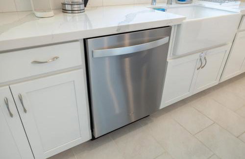 Modern Charming 4BR Home, Family Friendly, Office Space, Fast WiFi, Free Parking - Foto 11