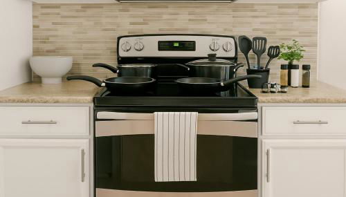 KINGbed resort style pool gym nearTheHeights - Foto 3