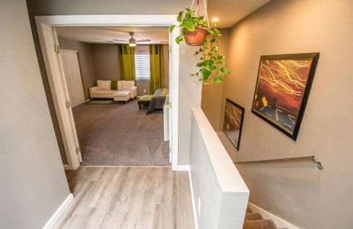 Spacious 2-Bedroom Townhouse with Pool & Private Patio in Central Las Vegas - Foto 8