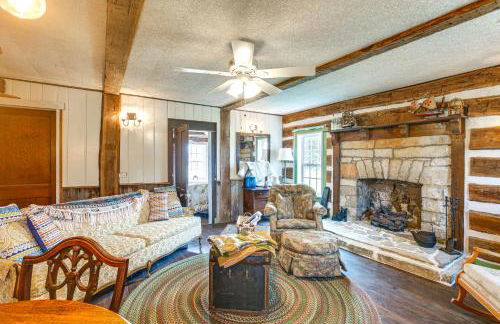 Hot Tub and Creek Views Secluded Perryville Cabin - Foto 5