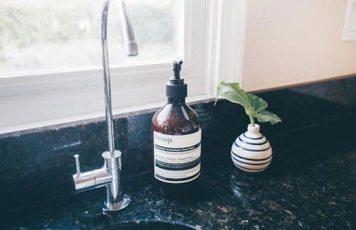 Oasis East Sac Charming Home with Saltwater Pool and Casita - Foto 14