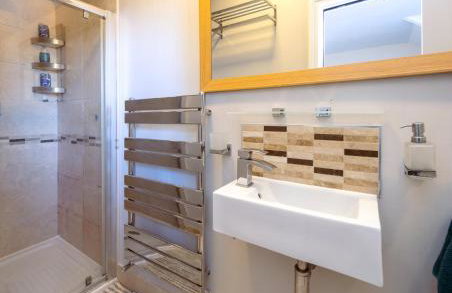 Guildford Station with Parking - Photo 14