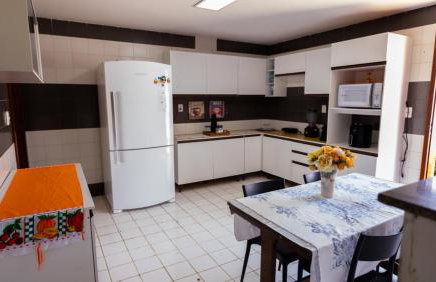 Casa com Wi-Fi, Piscina e Garagem a 550m da Praia - Foto 11