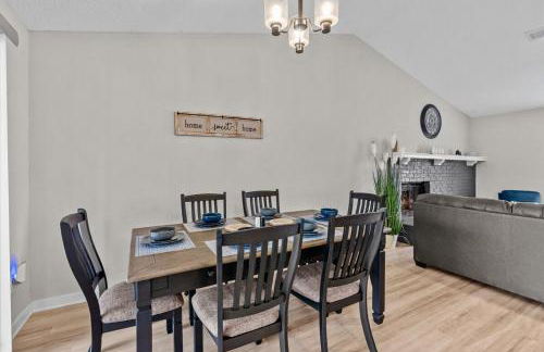 DFW Retreat - Pool, Spa & Minutes to Dallas & Fort Worth - Photo 18