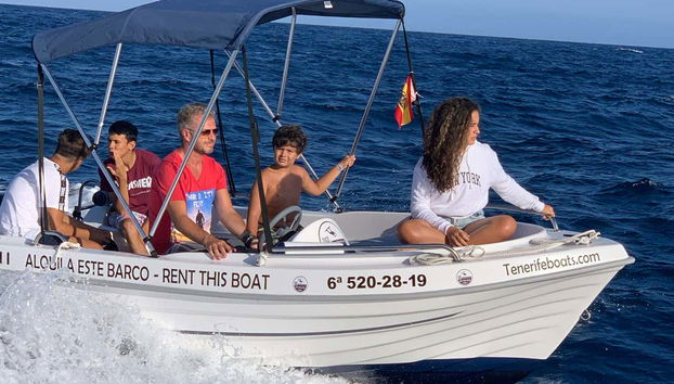 Hasta 5 personas disfrutando en familia del mar