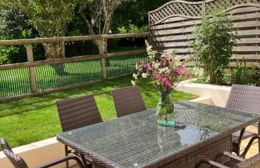 1 Courtyard cottage with hot tub and walled garden - Foto 3