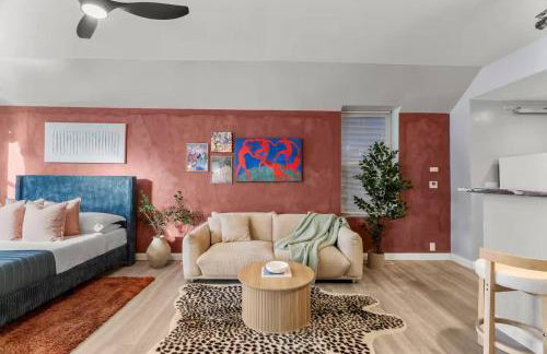 Stylish 2BR Dual-Kitchen Retreat Near Forest Park - Photo 14