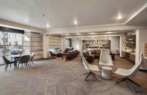 Gorgeous 2BD 2BA Pool,Gym,Htub near Convention Ctr - Foto 48