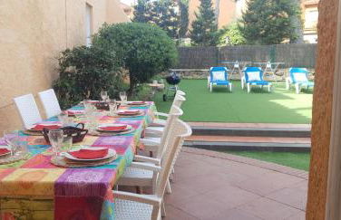 Casa con jardín a 30 metros de la playa. VC. - Foto 1