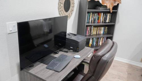 The Haven on Loveless Street with Game Room - Foto 5