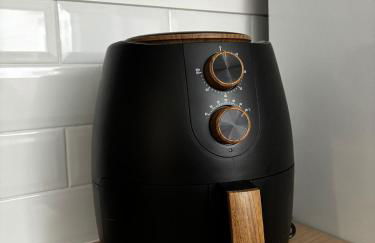 Comfortable 3BR Home, Guests 7, Fast Wi-Fi, & Nearby Pubs - Foto 9