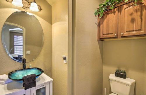 Family Gem in Phoenix with Saltwater Pool and Theater - Foto 33