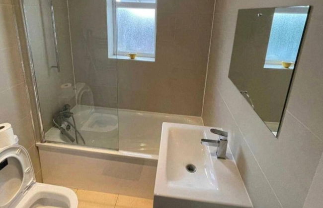 Lovely 4-bed Apartment in Harrow - Foto 18