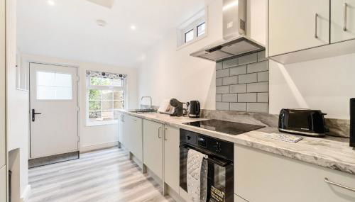 Wokingham - 1 Bedroom Cottage - Parking - Foto 4