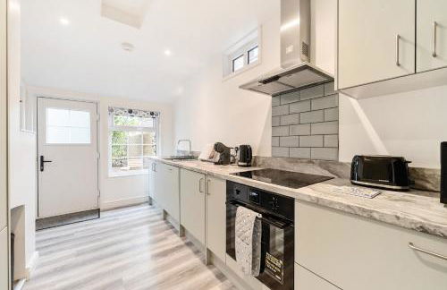 Wokingham - 1 Bedroom Cottage - Parking - Foto 4