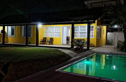 Casa 4 quartos, 2 suítes, piscina e acessibilidade - Frente para a lagoa - Foto 7