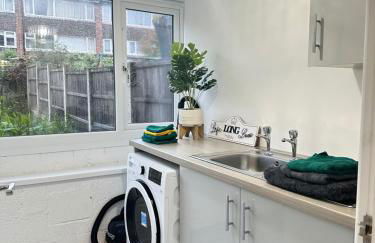 Cozy Family House 10 min from Manchester Airport - Photo 20