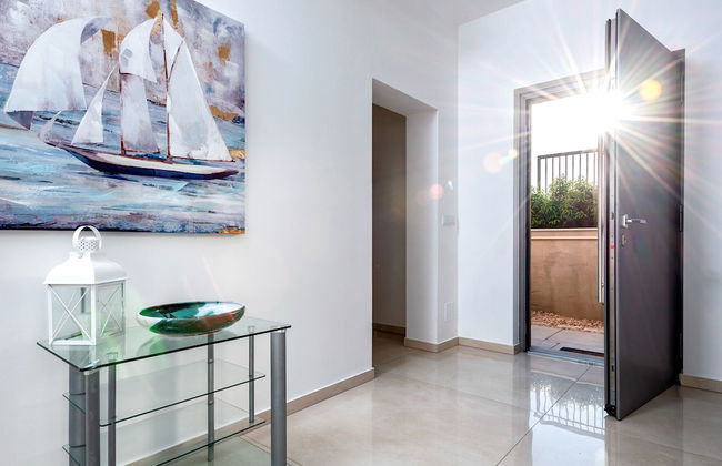 Villa Moderna - Photo 1