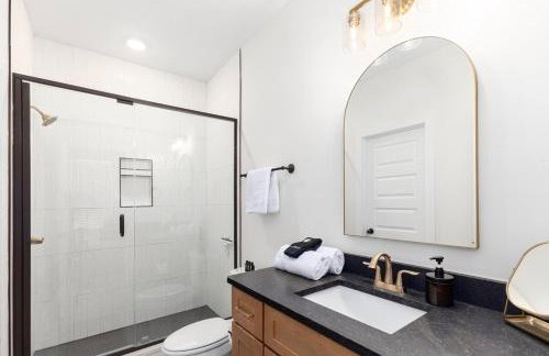 Modern Comfort Near AU l Perfect for Families & Fans - Foto 21