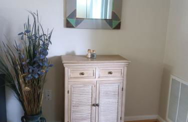 Comfortable Stay- Fully Stocked Home & Coffee Bar- All Essentials Provided - Photo 17