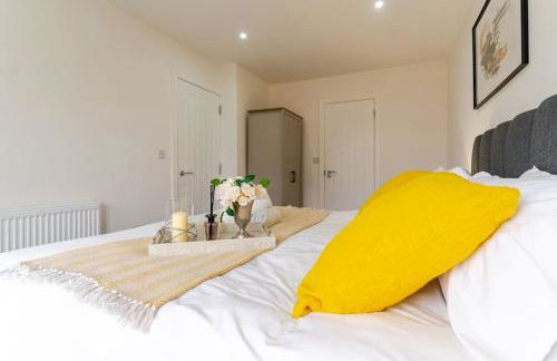 Bridge Court by Sterling Edge Apartments - Luxury Aparthotel - Stylish 1-bed Apartments - Balcony with Canal View or Private Garden - Free Parking - Foto 3