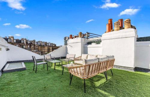 Beautiful 3-Bedroom House with Garden and Rooftop Retreat - Foto 39