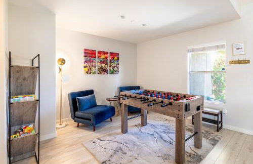 Spacious Yard, Sparkling Pool & Spa, Firepit, 9beds! - Photo 21