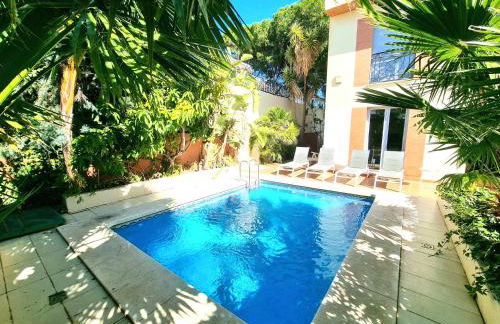 Stunning Home with Outdoor Swimmingpool, 4 Bedrooms and Wifi - Foto 4