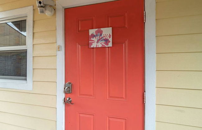 The Secret Garden - The Cottage Near Beach, Shops, Restaurants, Pet Friendly, Close to Lucerne Ave! - Foto 28