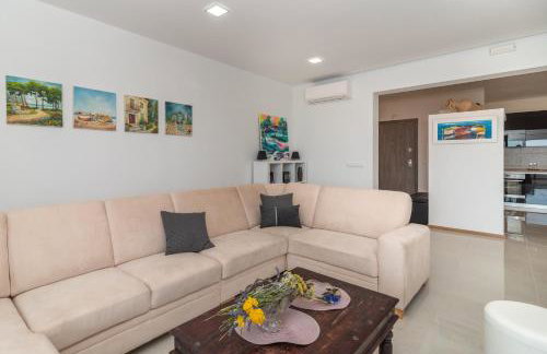 Villa Confido - Luxury 3BR Apartment with Private Pool near Trogir - Photo 11
