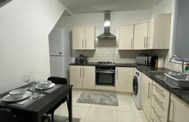 Comfortably furnished 2 bedroom home in Bolton - Foto 6