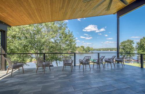 6BR Lakefront Private Dock & Bonfire Sleeps 12 - Foto 37