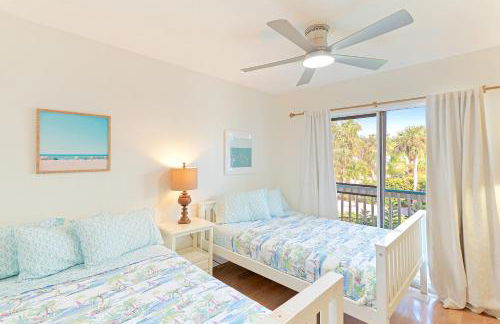 Newly remodeled 8-steps to sand path of Beach! Unit A - Foto 10