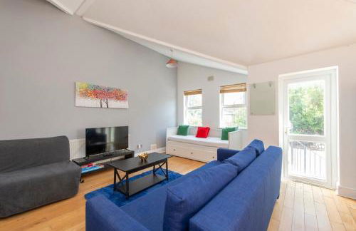 Lovely 3-bed 20 minutes to Central London - Photo 3