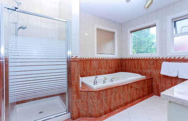 Grand Spacious Suite near YVR by Elevate Rooms - Foto 21