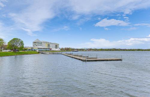 Walk to Downtown and Seneca Lake Updated Retreat! - Foto 28