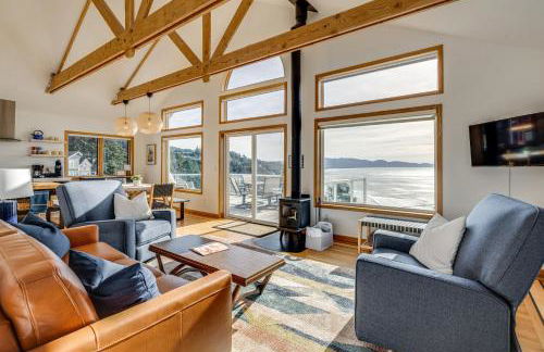 Oceanside Escape with Stunning Views Walk to Beach! - Foto 1