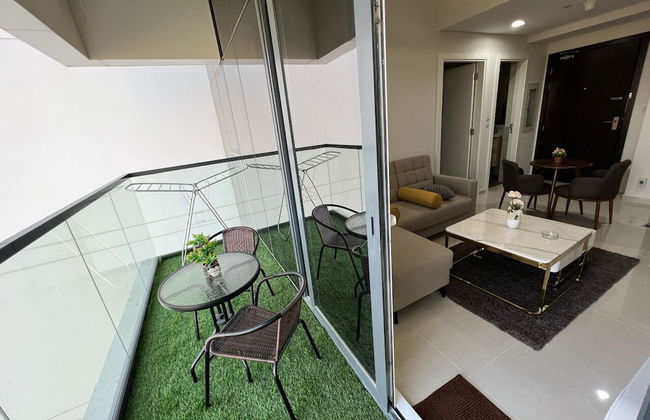 Master piece - Lush Green Oasis With Balcony With Stunning Views - Photo 8