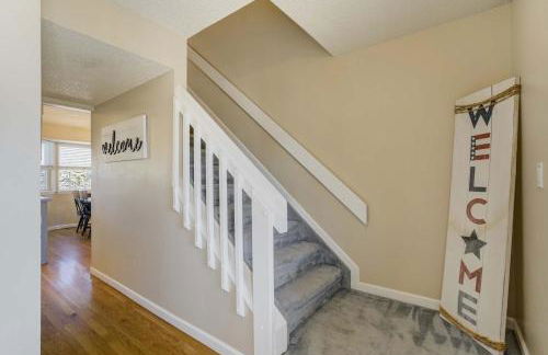 Deep Blue Spacious Escape w Hot Tub & Playground - Foto 26