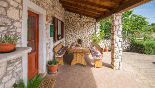 Amazing Home In Erzisce With Jacuzzi - Foto 4