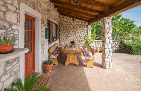 Amazing Home In Erzisce With Jacuzzi - Foto 4