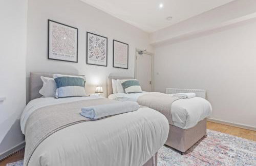 Chester Manor - 5 BR - Sleeps 10 - Free Parking - Foto 2