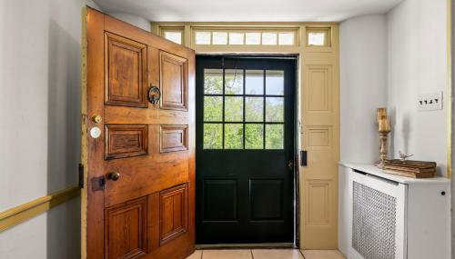 Downingtown Manor - 1900s Farmhouse with Creek Views - Foto 3