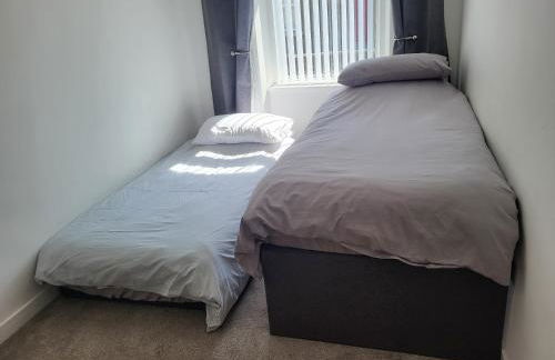 Central 2-bedroom bunglow with double sofa bed - Photo 16